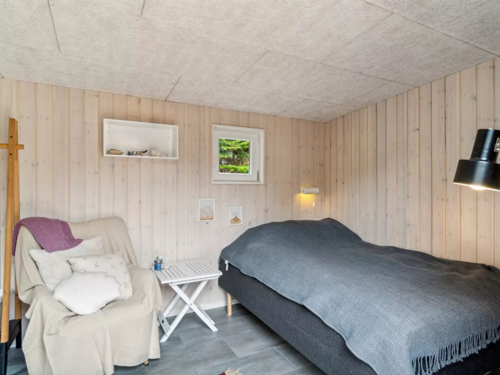 "Franke" - 2.1km to the fjord-Drinnen