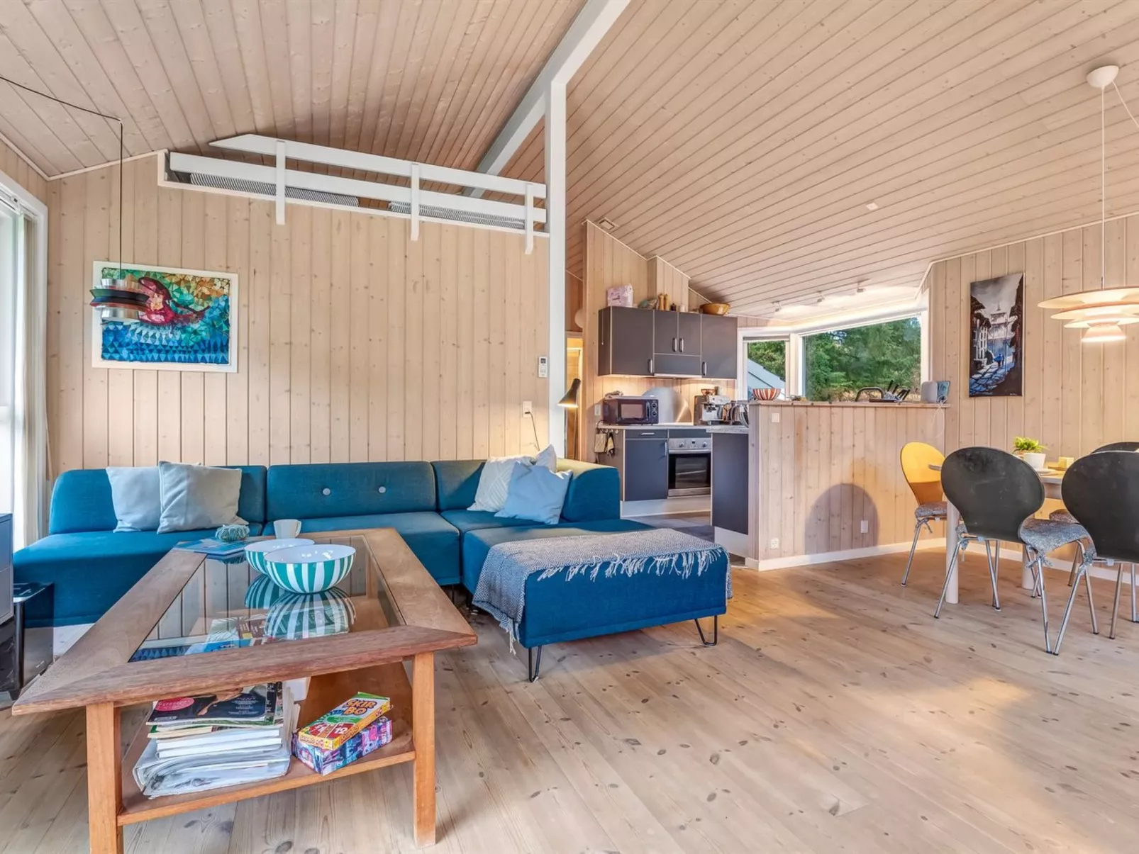 "Ensio" - 8.0km from the sea-Drinnen