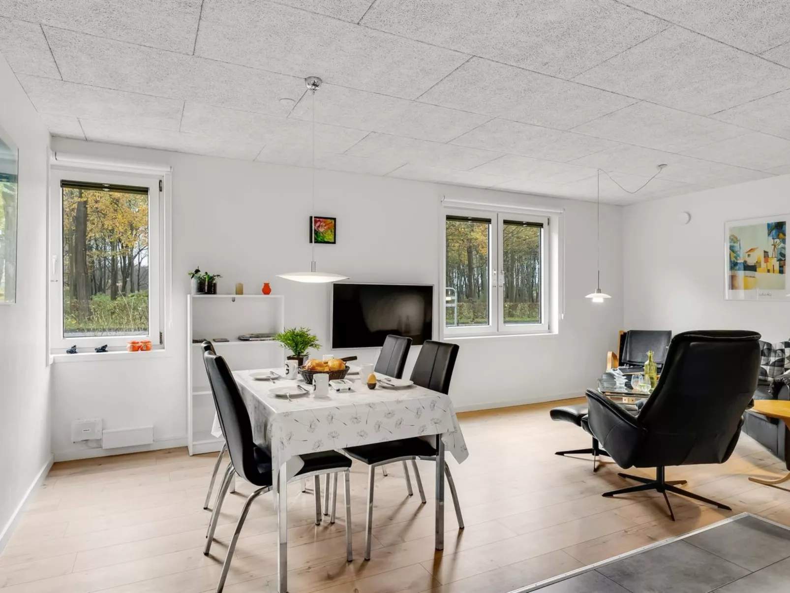 "Kamp" - 1km to the fjord-Inside