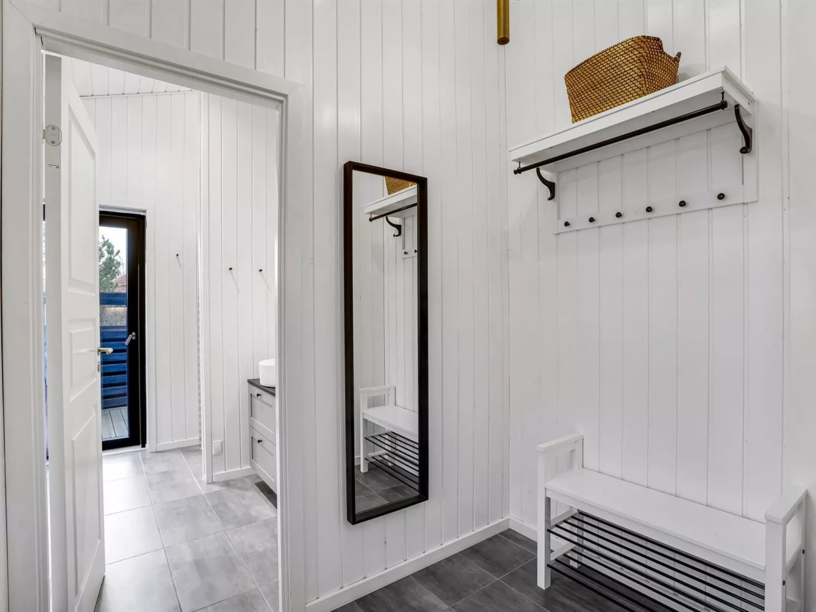 "Dyke" - 1.5km from the sea-Drinnen