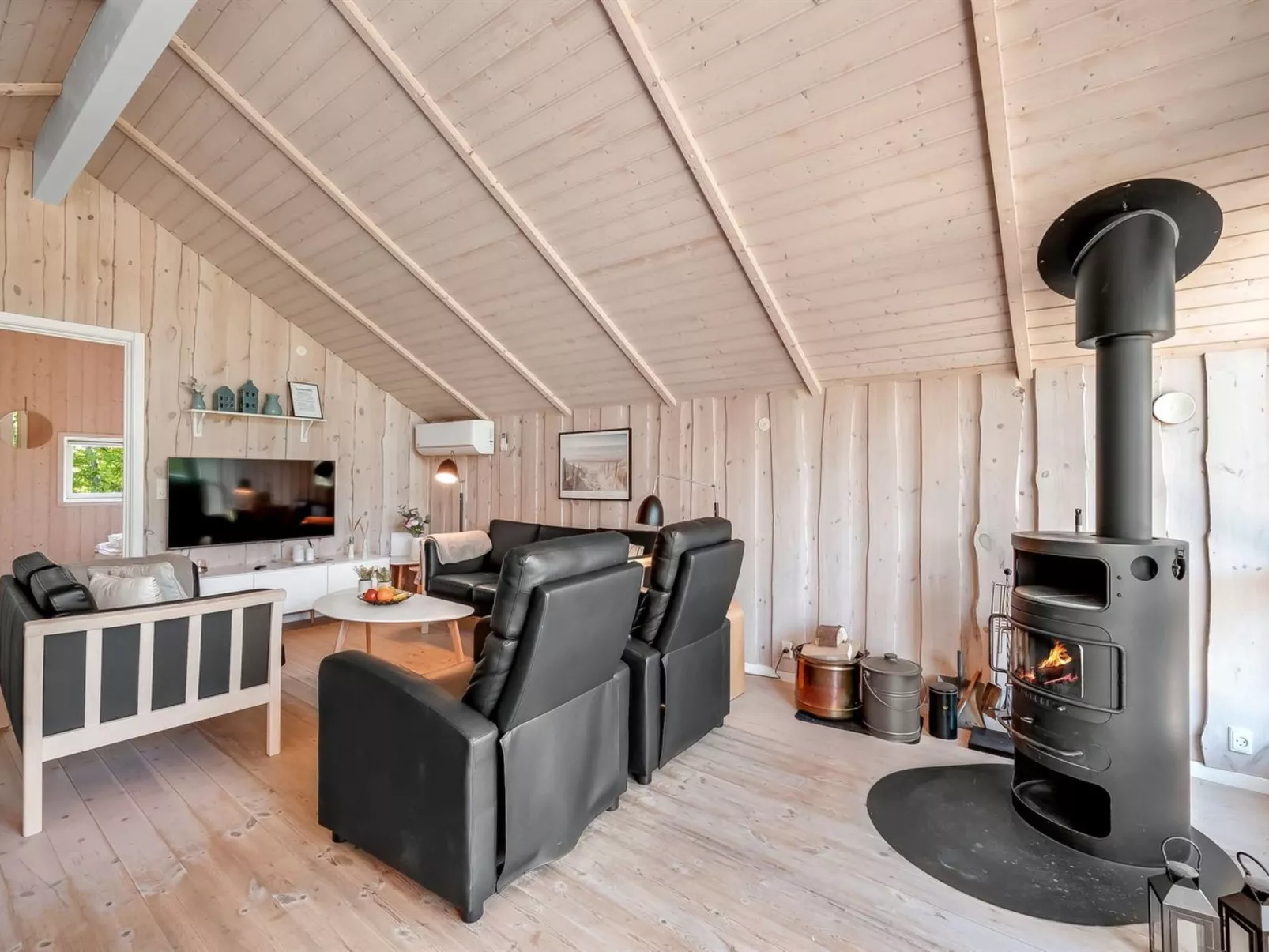 "Kuisma" - 1.1km to the fjord-Dedans