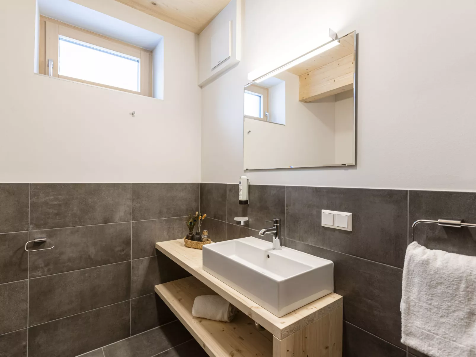 Mit 2 Schlafzimmern & Sauna-Inside