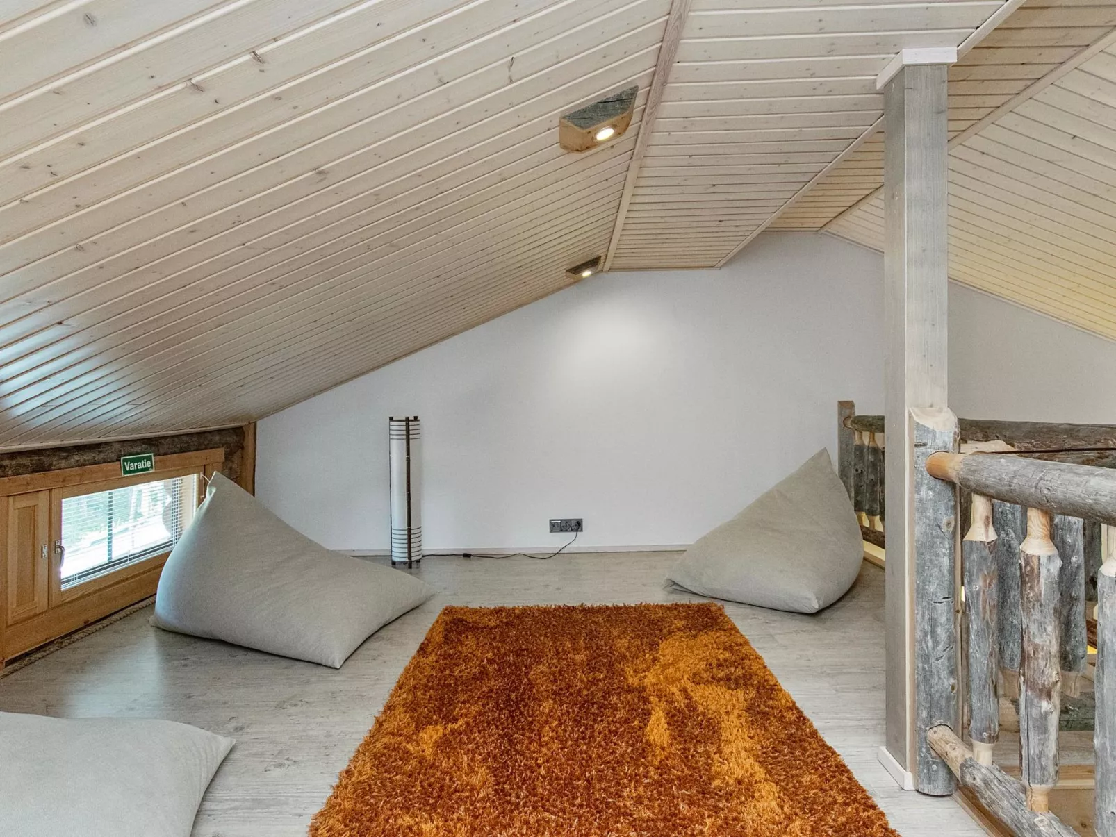 Nilikuru c 6-Drinnen