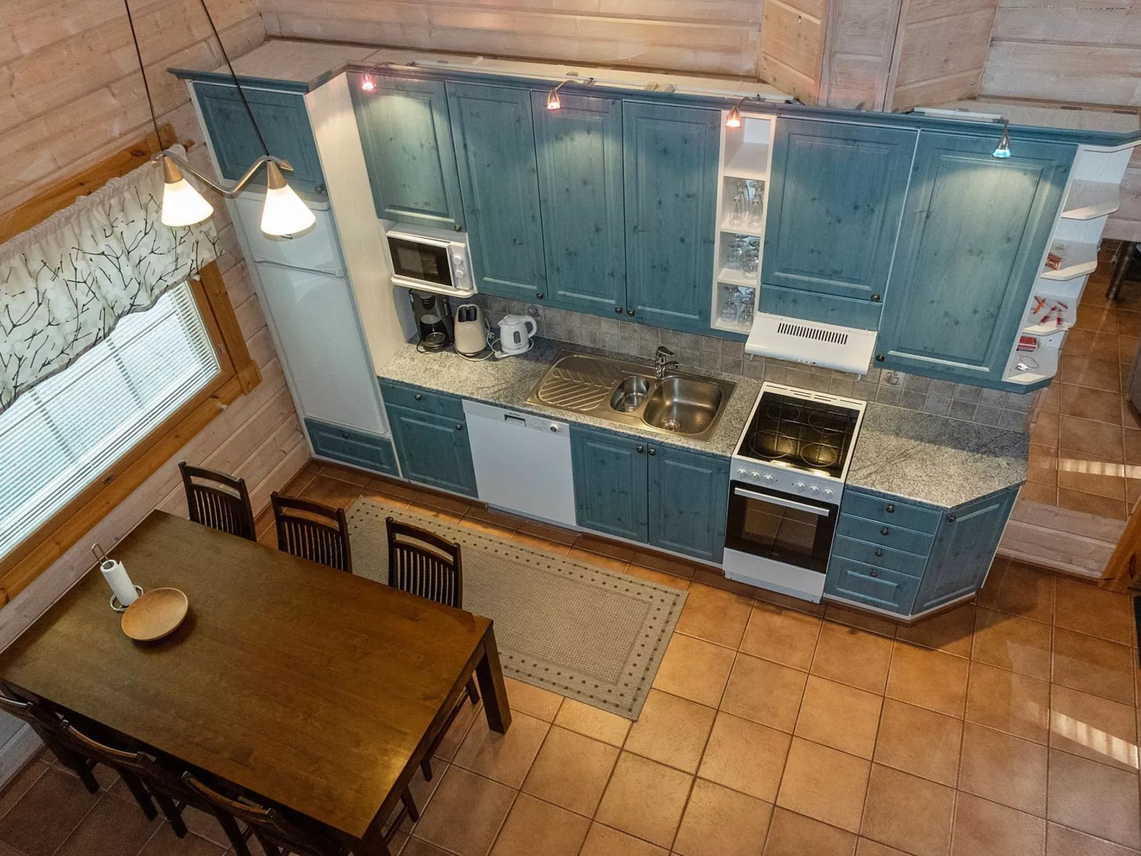 Puuhapirtti 1-Drinnen