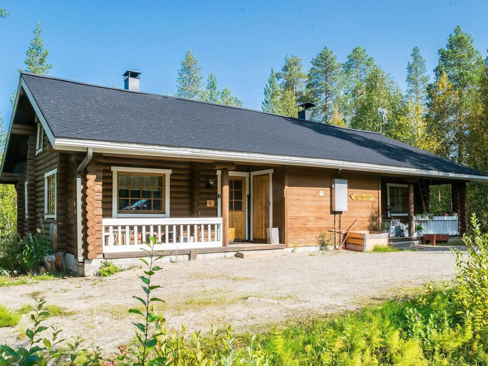 Mötönpesä 2-Drinnen