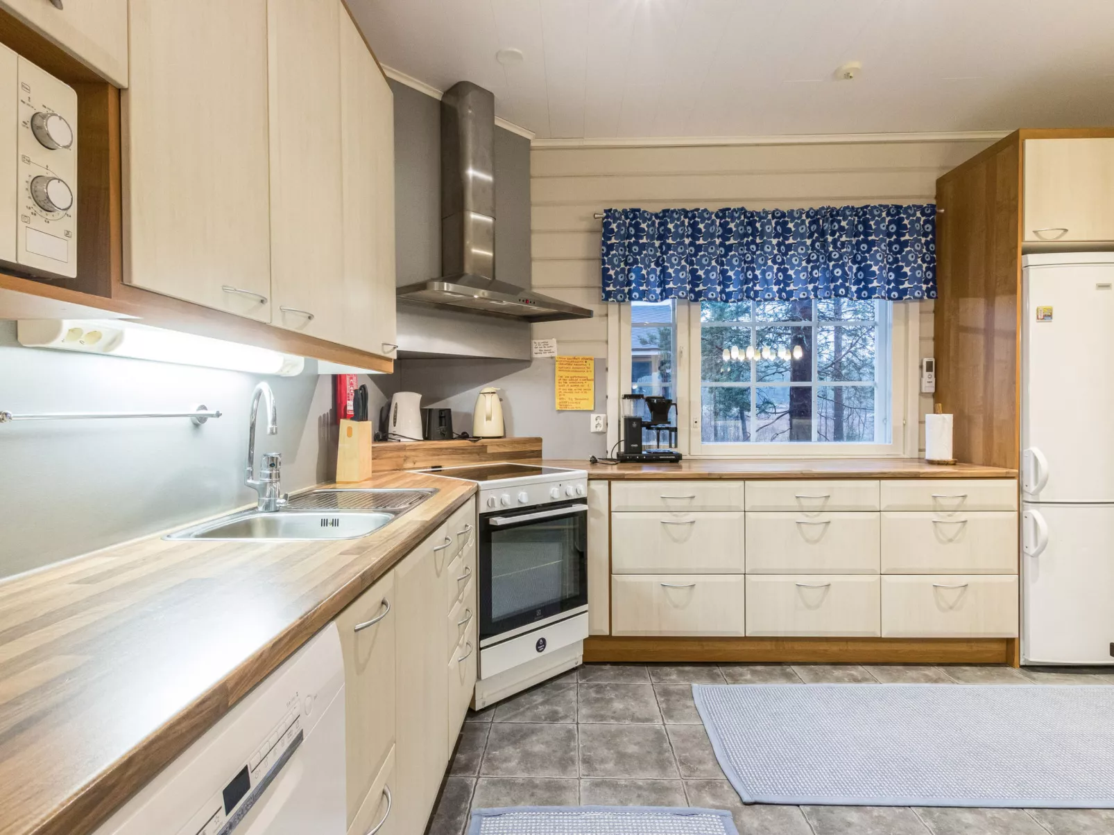 Tuulenpuuska-Drinnen