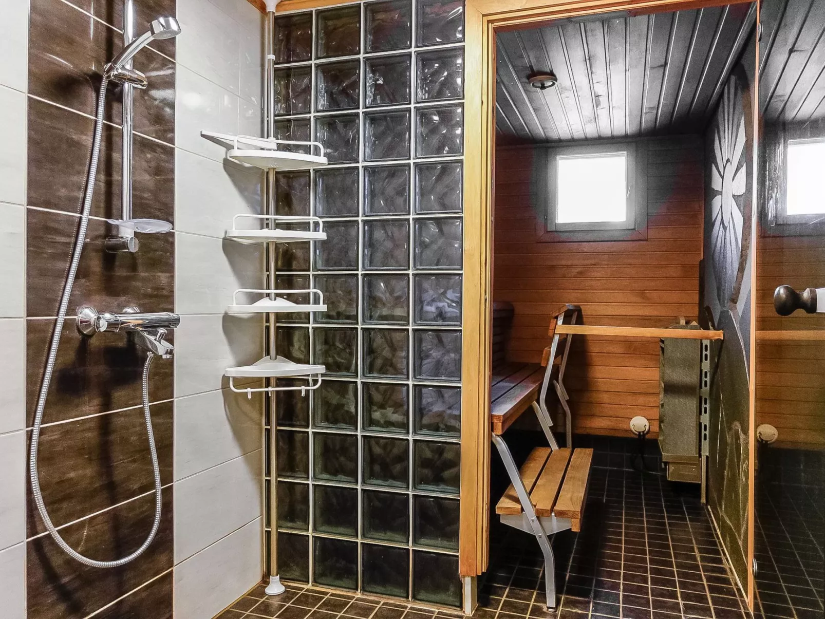 Ylikyrön mökki-Inside