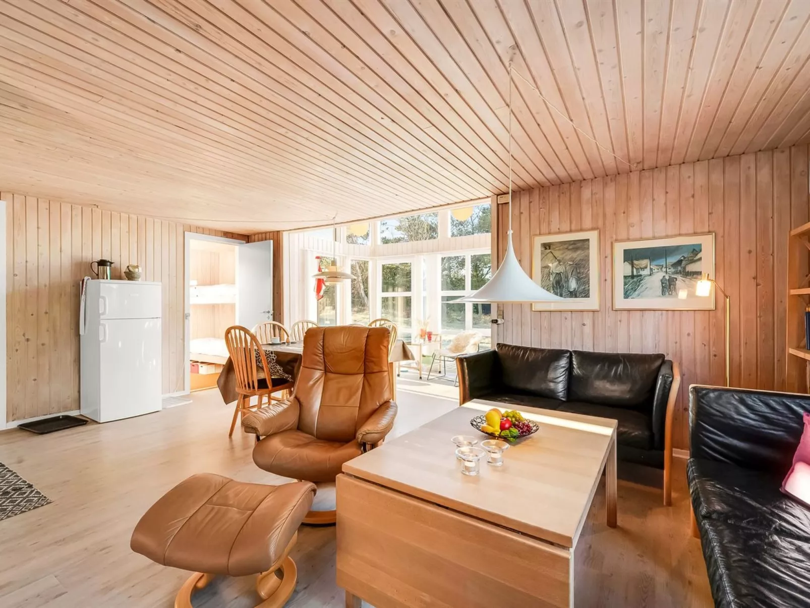 "Elsabet" - 700m to the fjord-Drinnen