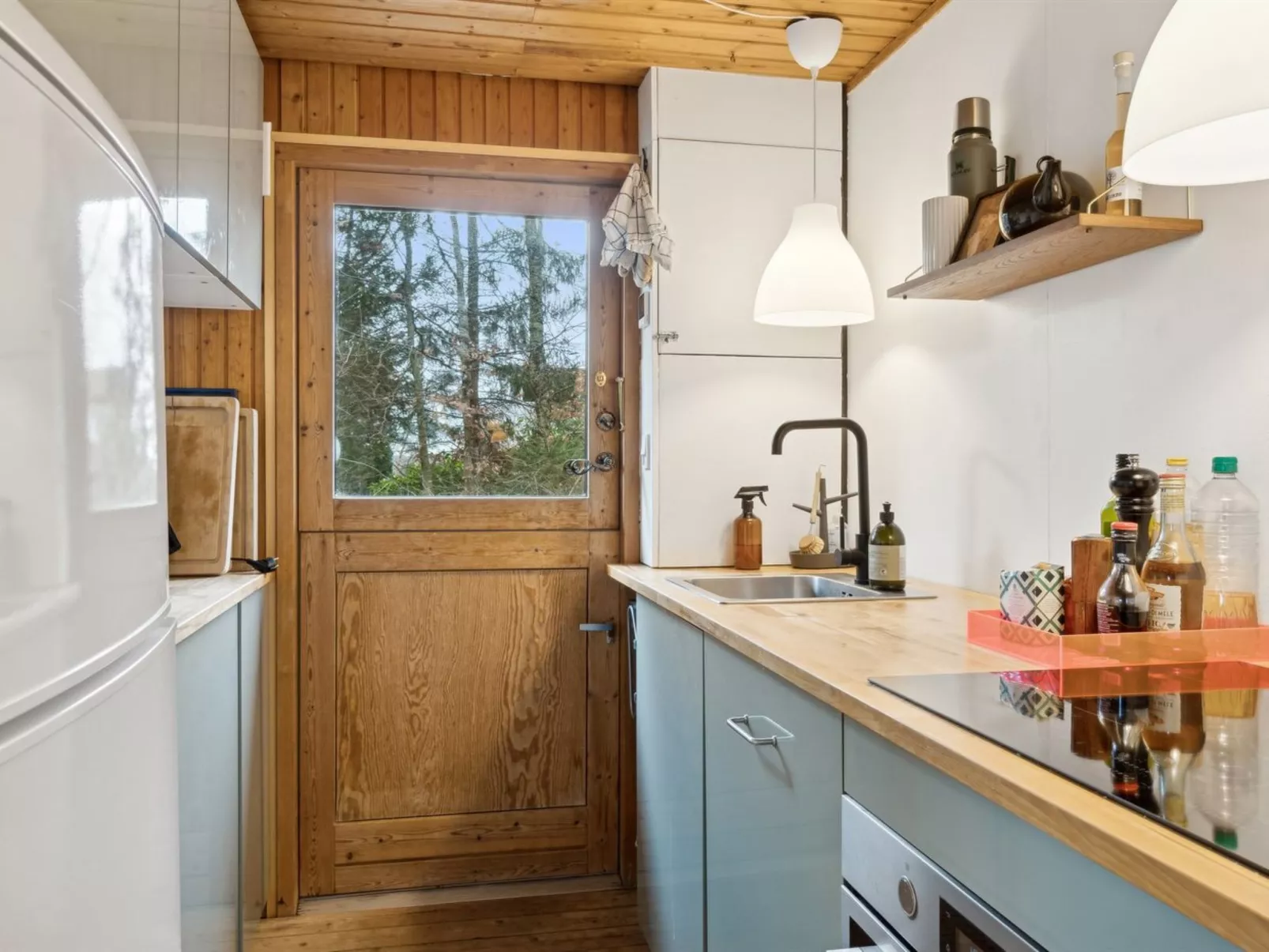 "Gunward" - 3km from the sea-Inside