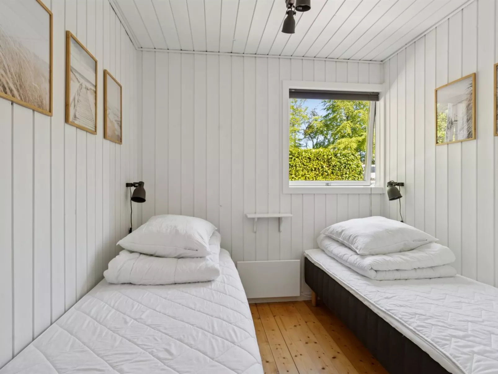 "Conradine" - 600m from the sea-Inside