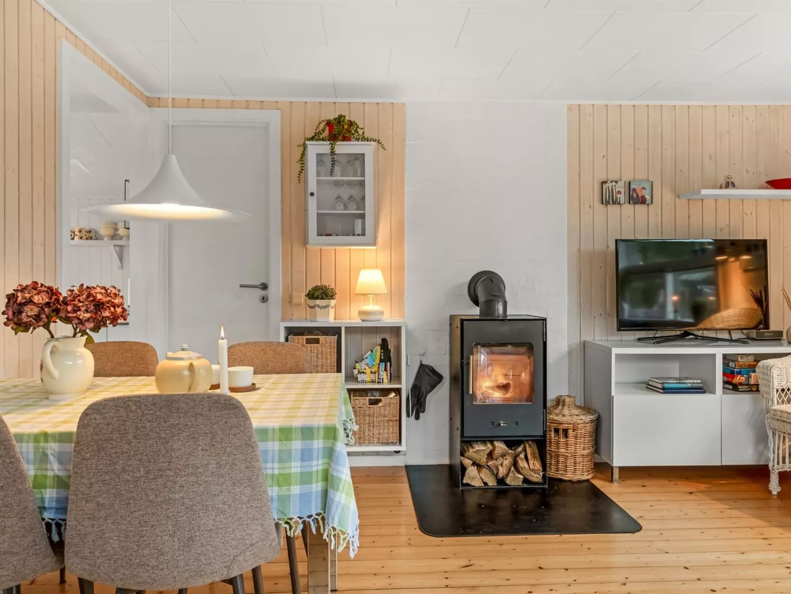 "Annemone" - 900m from the sea-Dedans