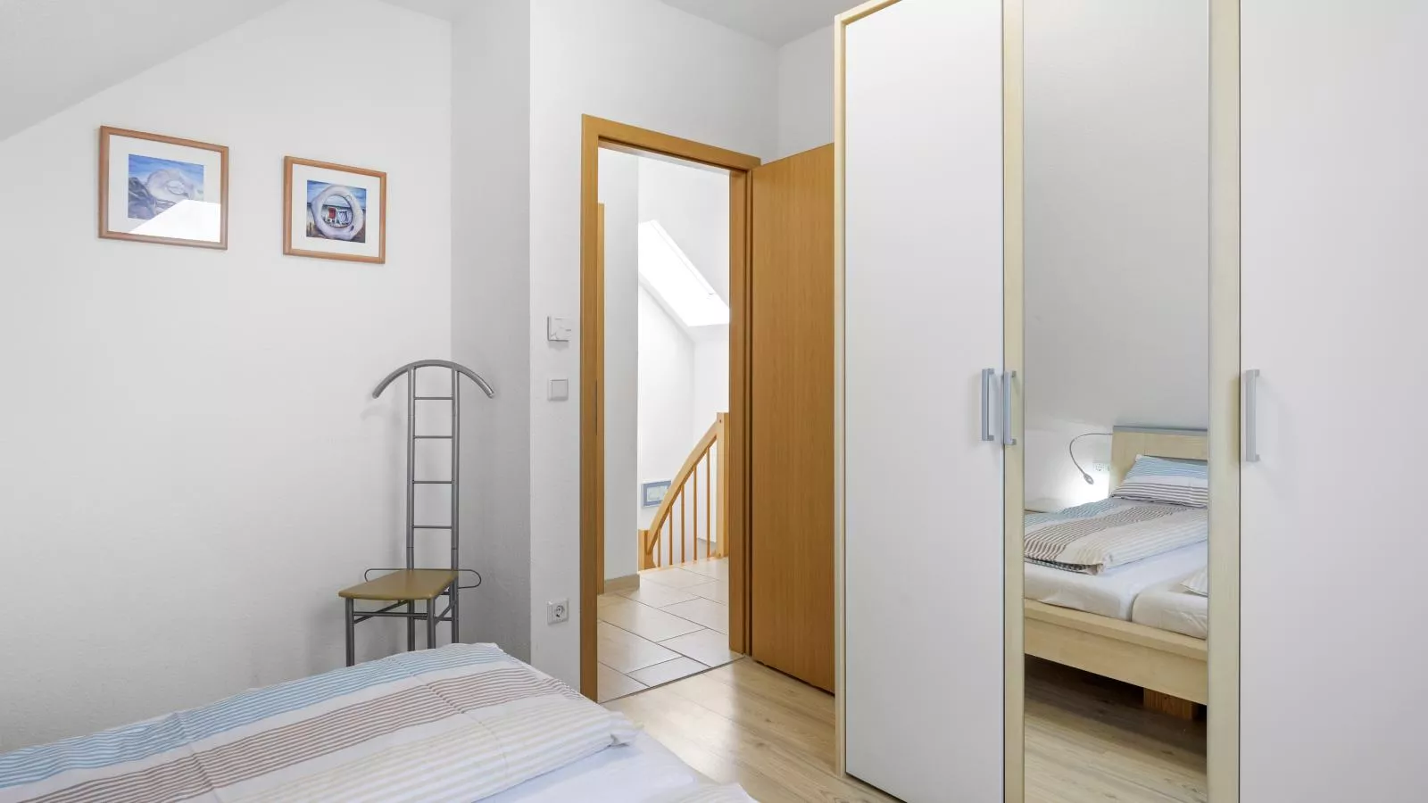 Stranddistel links mit Sauna-Schlafzimmer