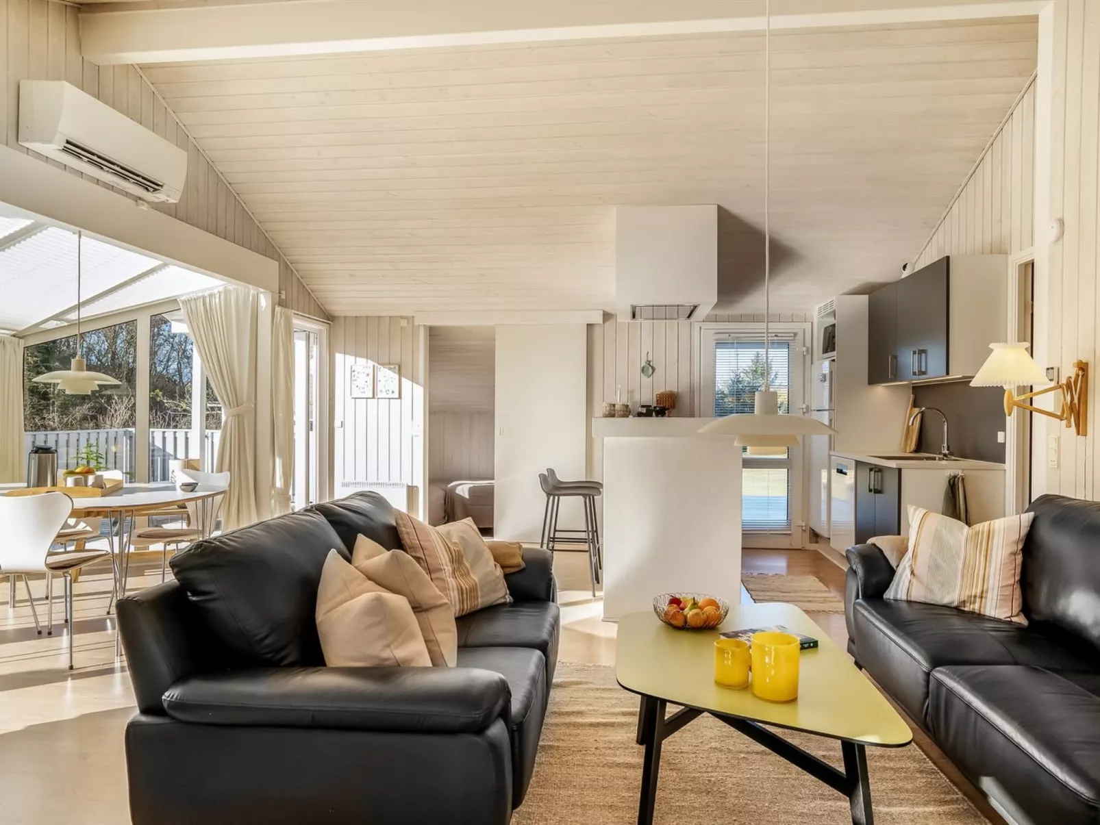 "Henri" - 1.2km from the sea-Inside