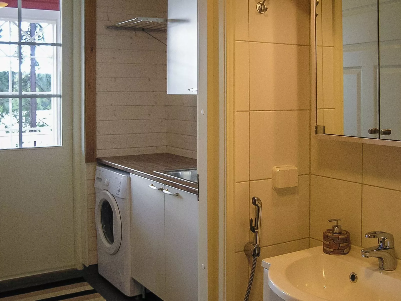 Villa kukkula-Drinnen