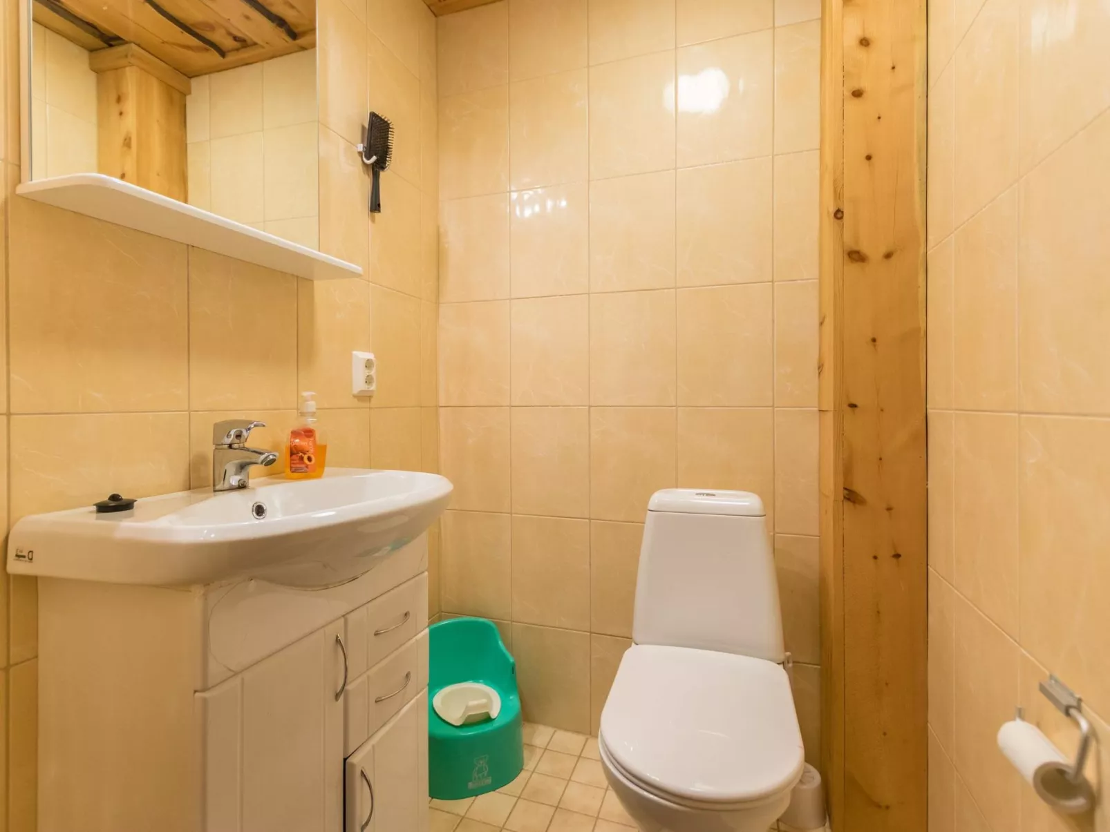 Eräkorven kelotupa-Dedans