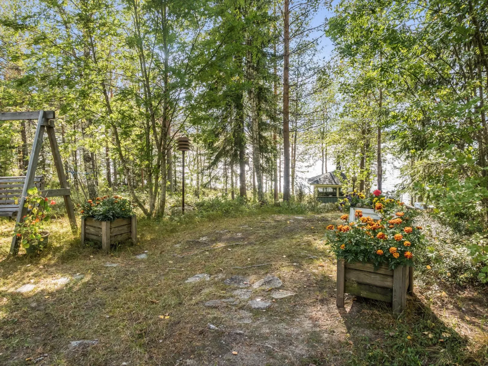 Huotarin mökki-Inside