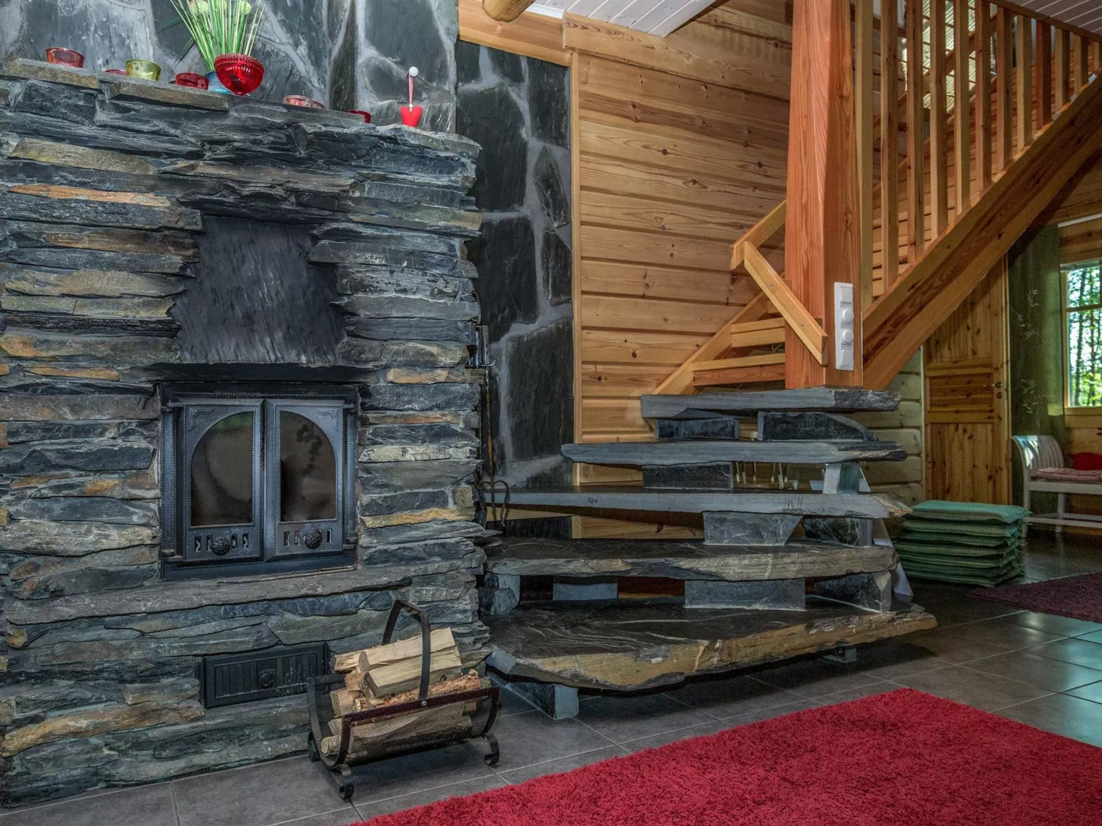 Koivuniemen rouva-Inside