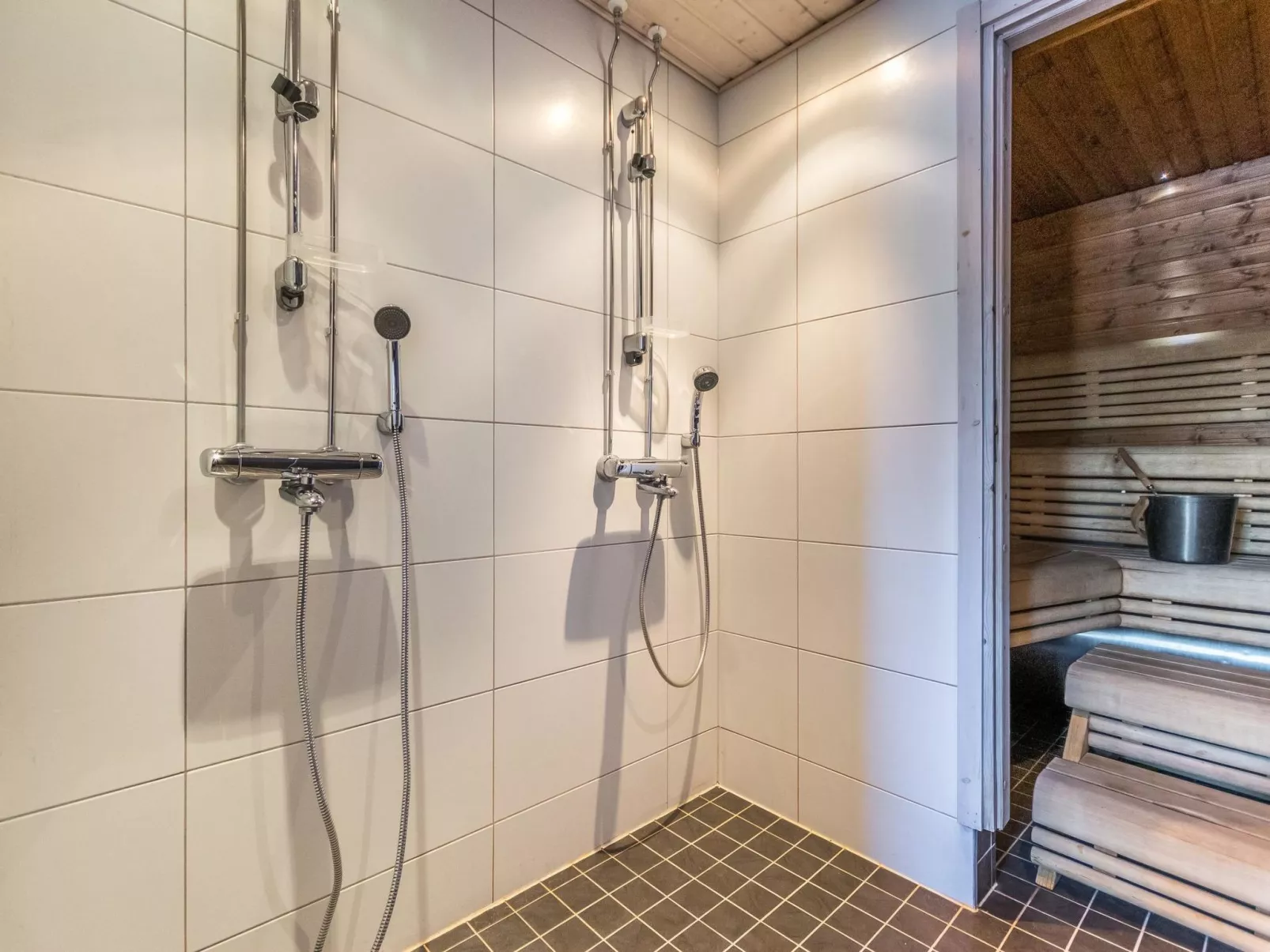 Aurinko-saaga 6 paritalo-Dedans