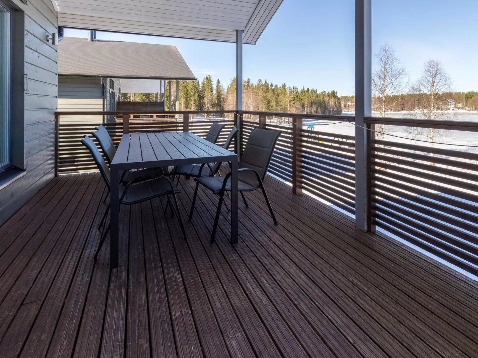 Hallan karhu b, paritalo-Inside