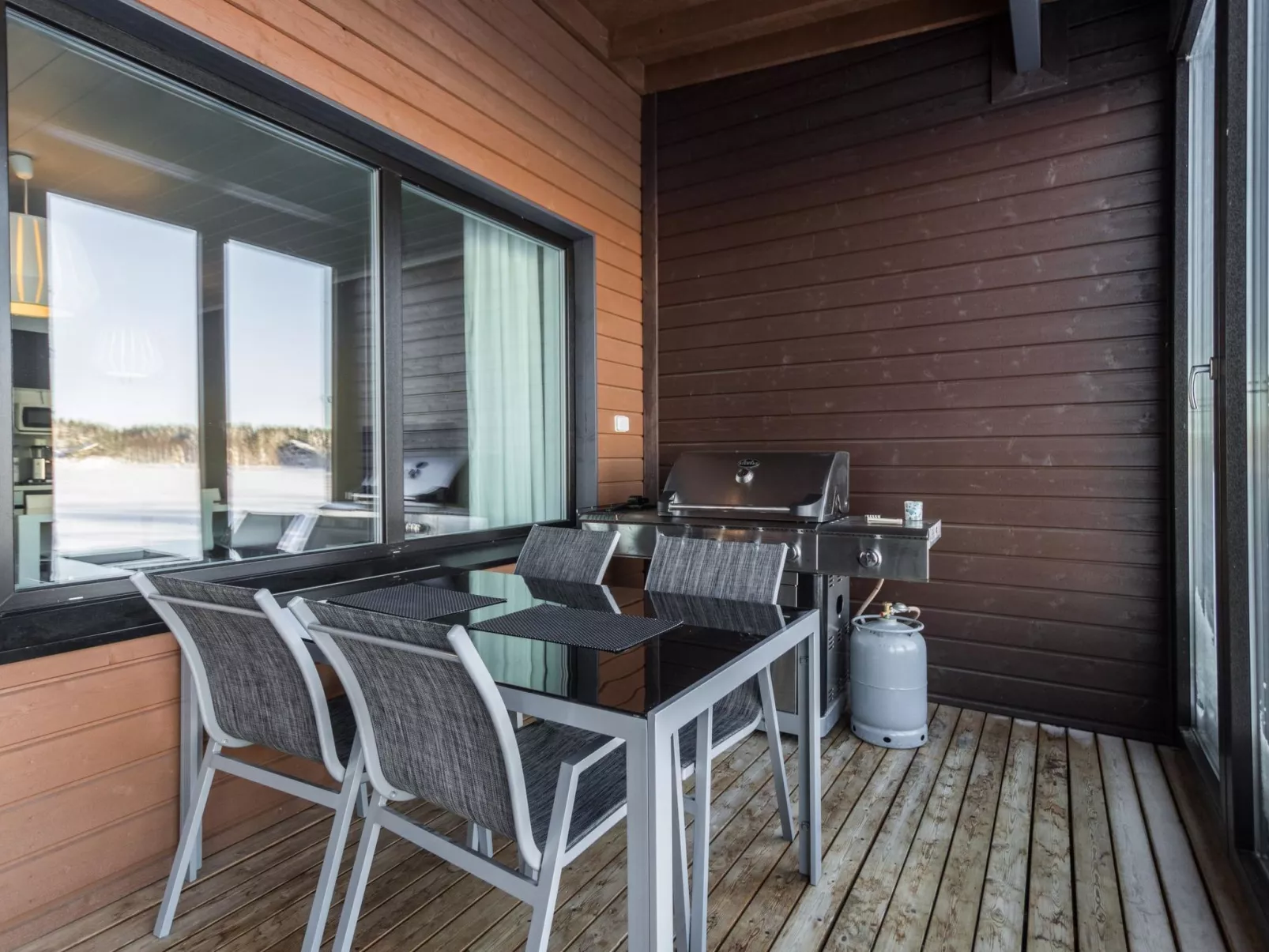 Sun&skivillas 5. (3mh)-Drinnen