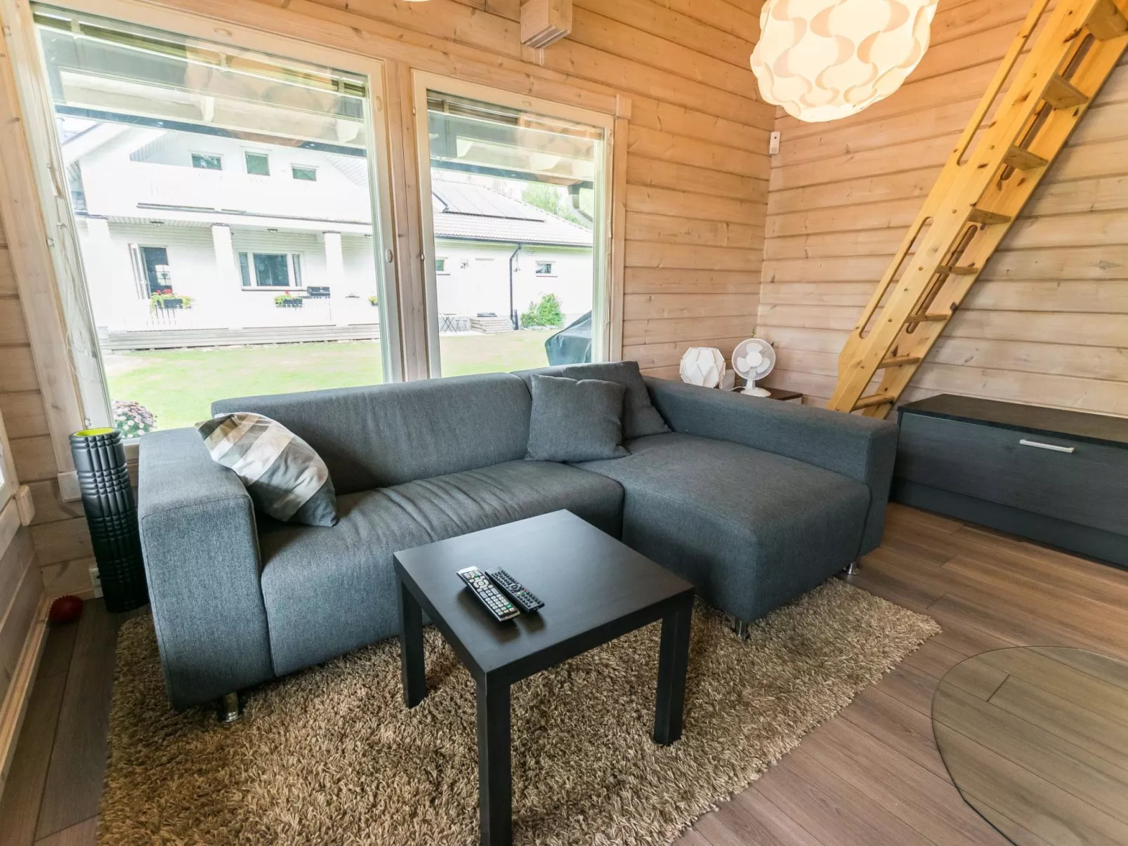 Villa jokiranta-Dedans