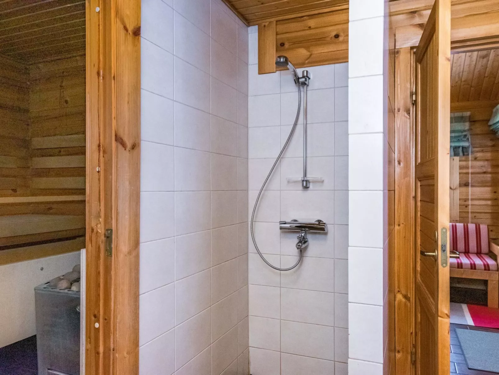 Wanha karminranta-Inside