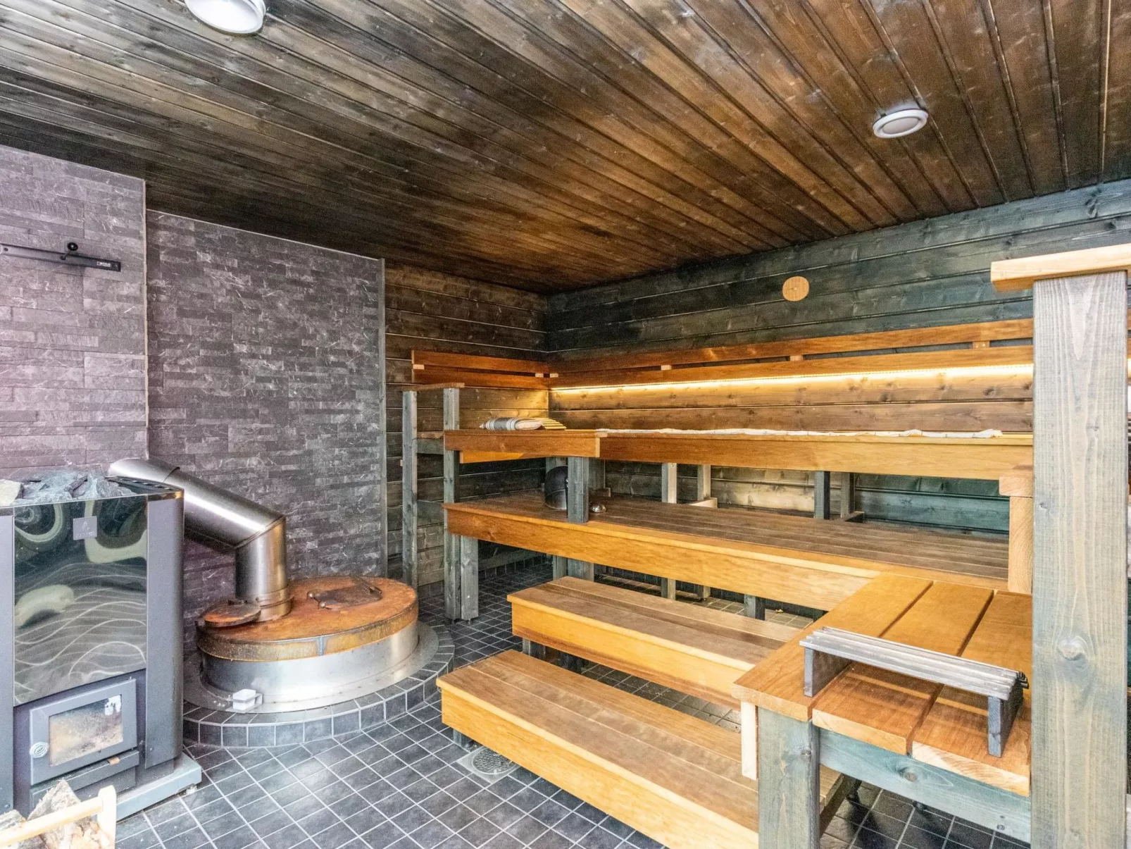 Hot pool cottage kesäranta-Dedans