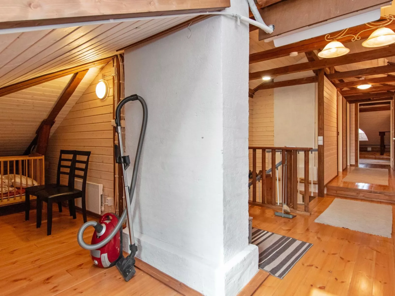 Kaislajärven huvila-Drinnen