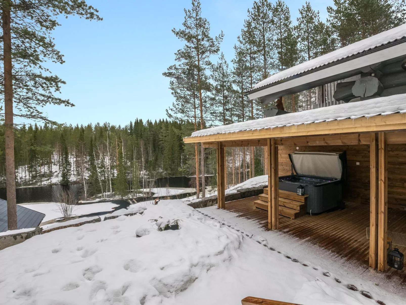 Juurakkopirtti-Drinnen