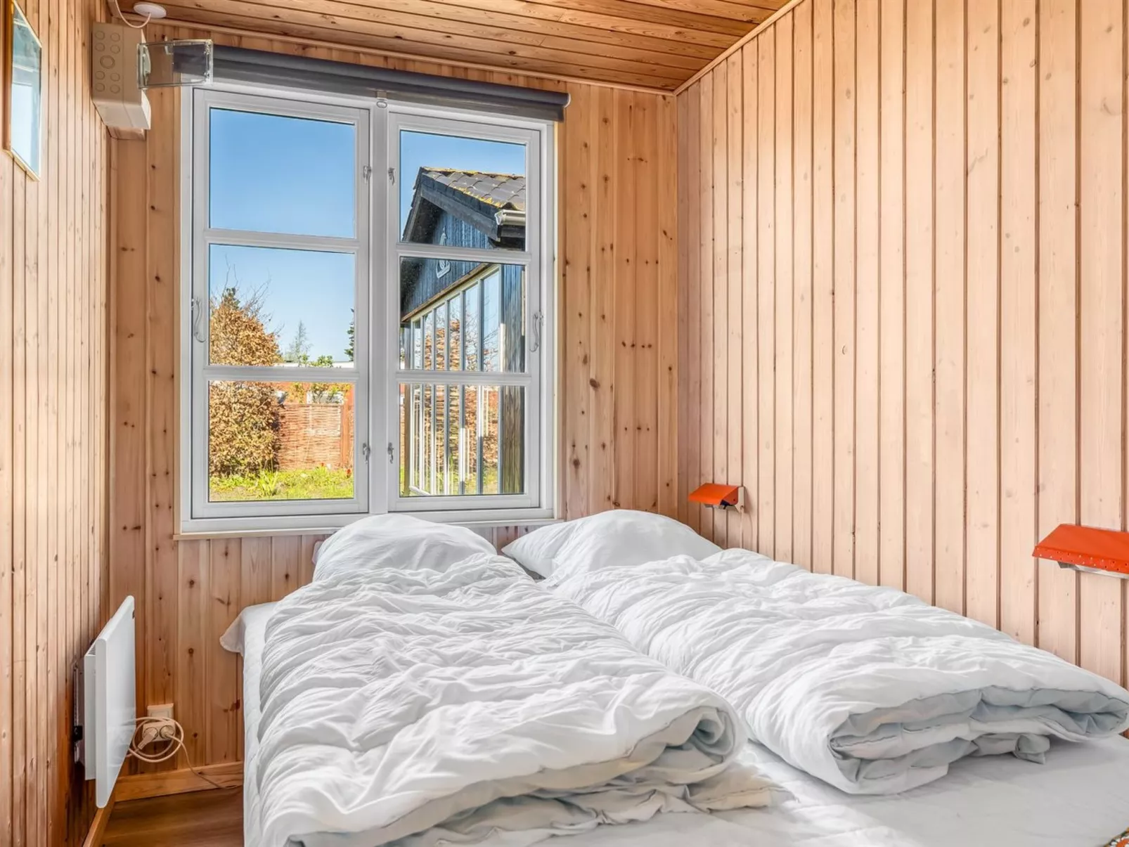 "Yaris" -  from the sea-Drinnen