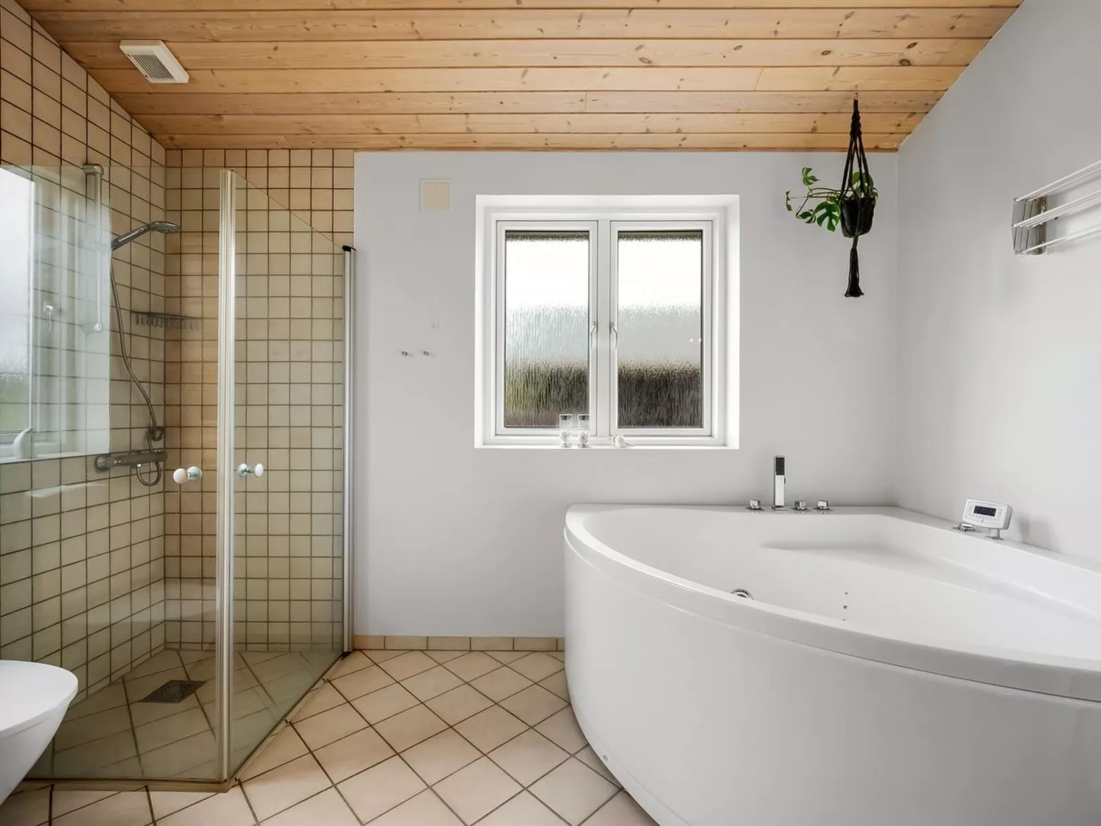 "Gertrud" - 950m to the fjord-Drinnen