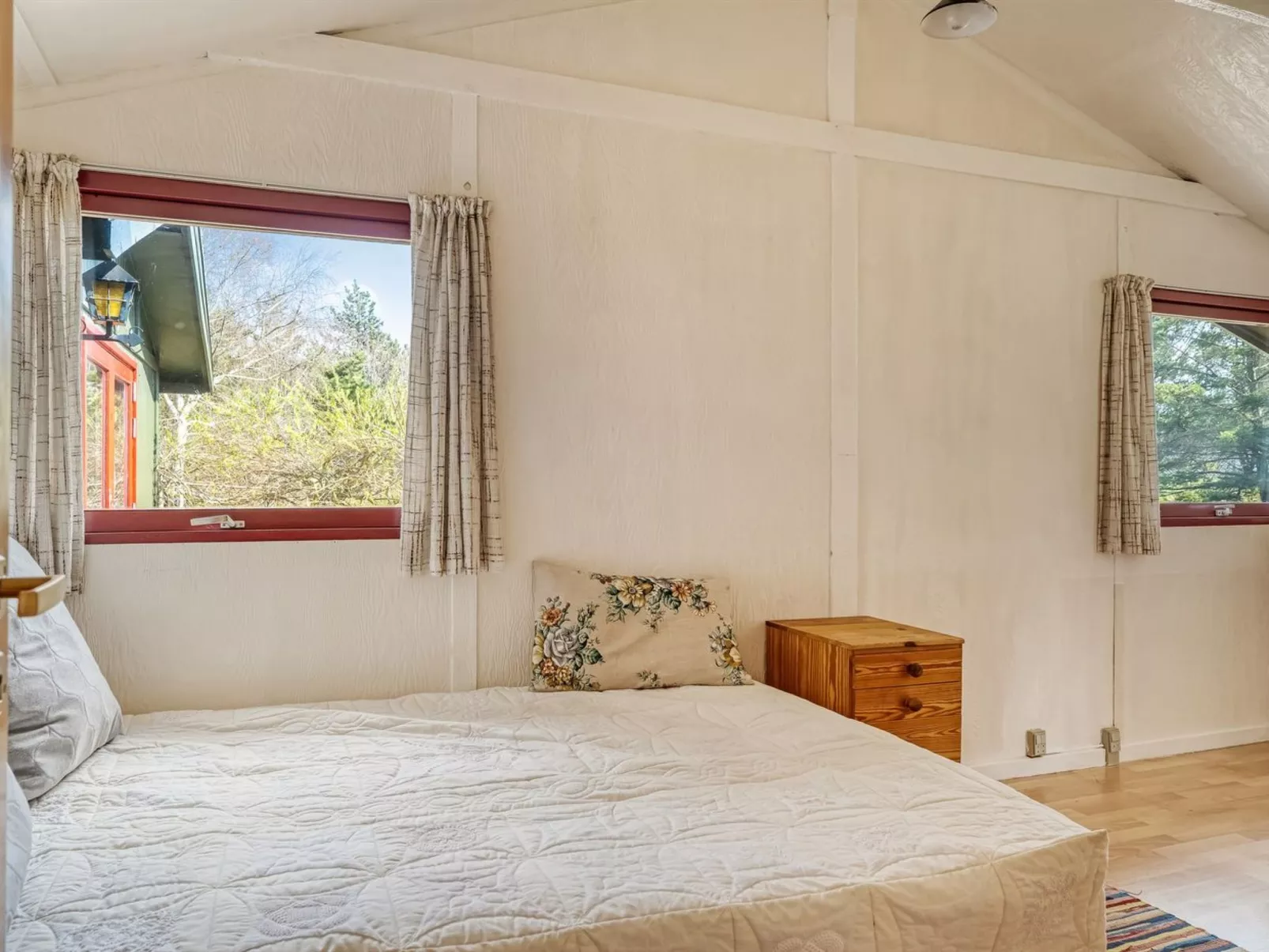 "Nimrod" - 800m from the sea-Dedans