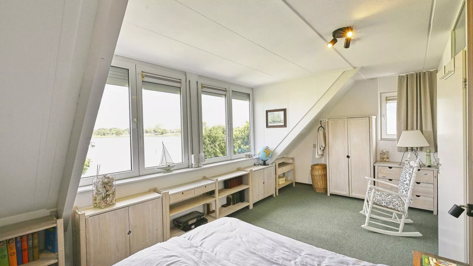 Aan de oever-Chambre