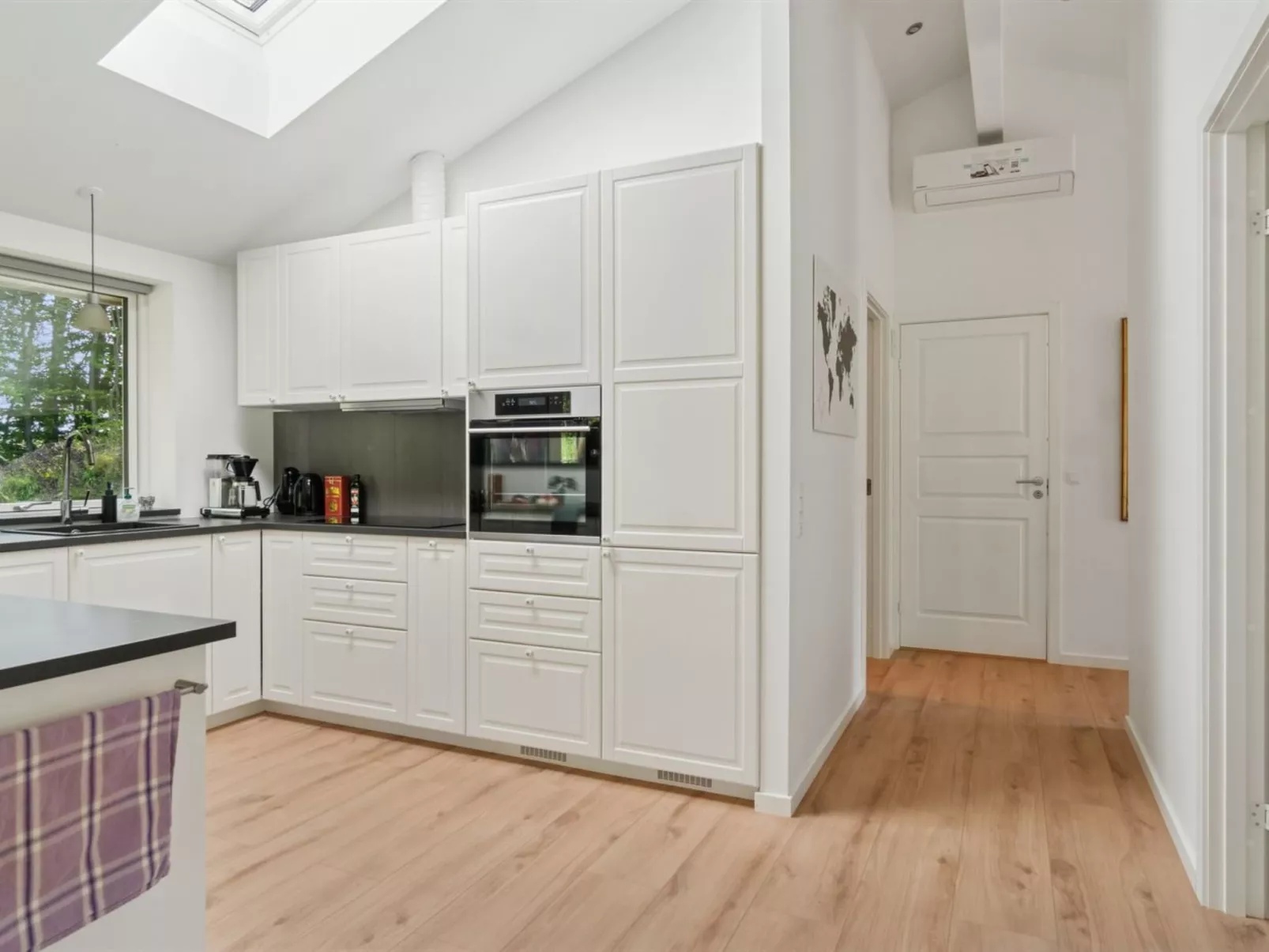 "Hotherus" -  from the sea-Drinnen