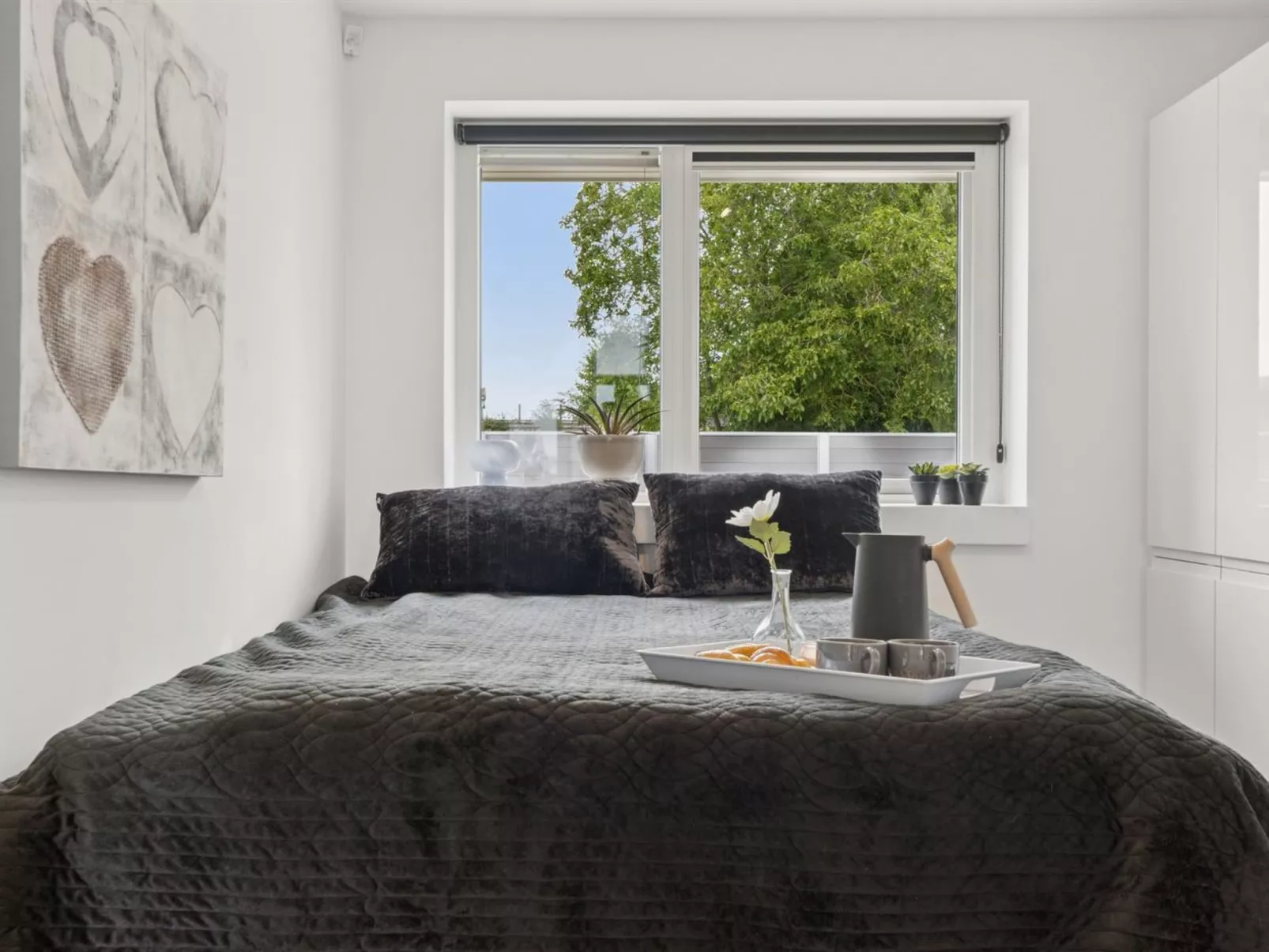 "Thyra" - 50m to the fjord-Drinnen