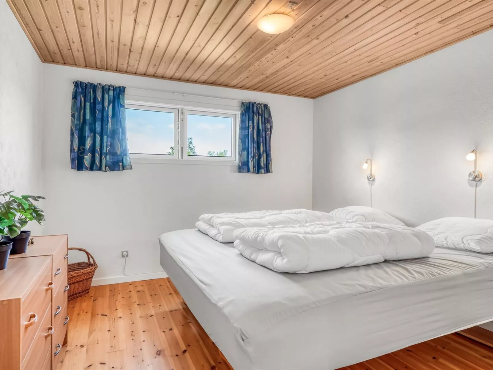 "Rathi" -  from the sea-Drinnen