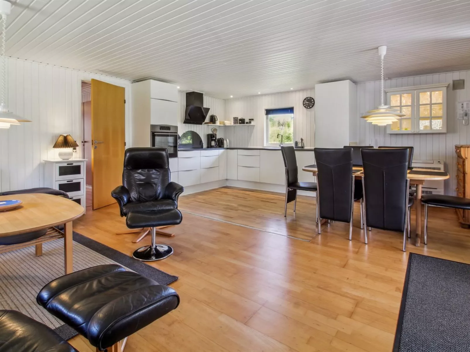 "Alia" - 30km from the sea-Drinnen