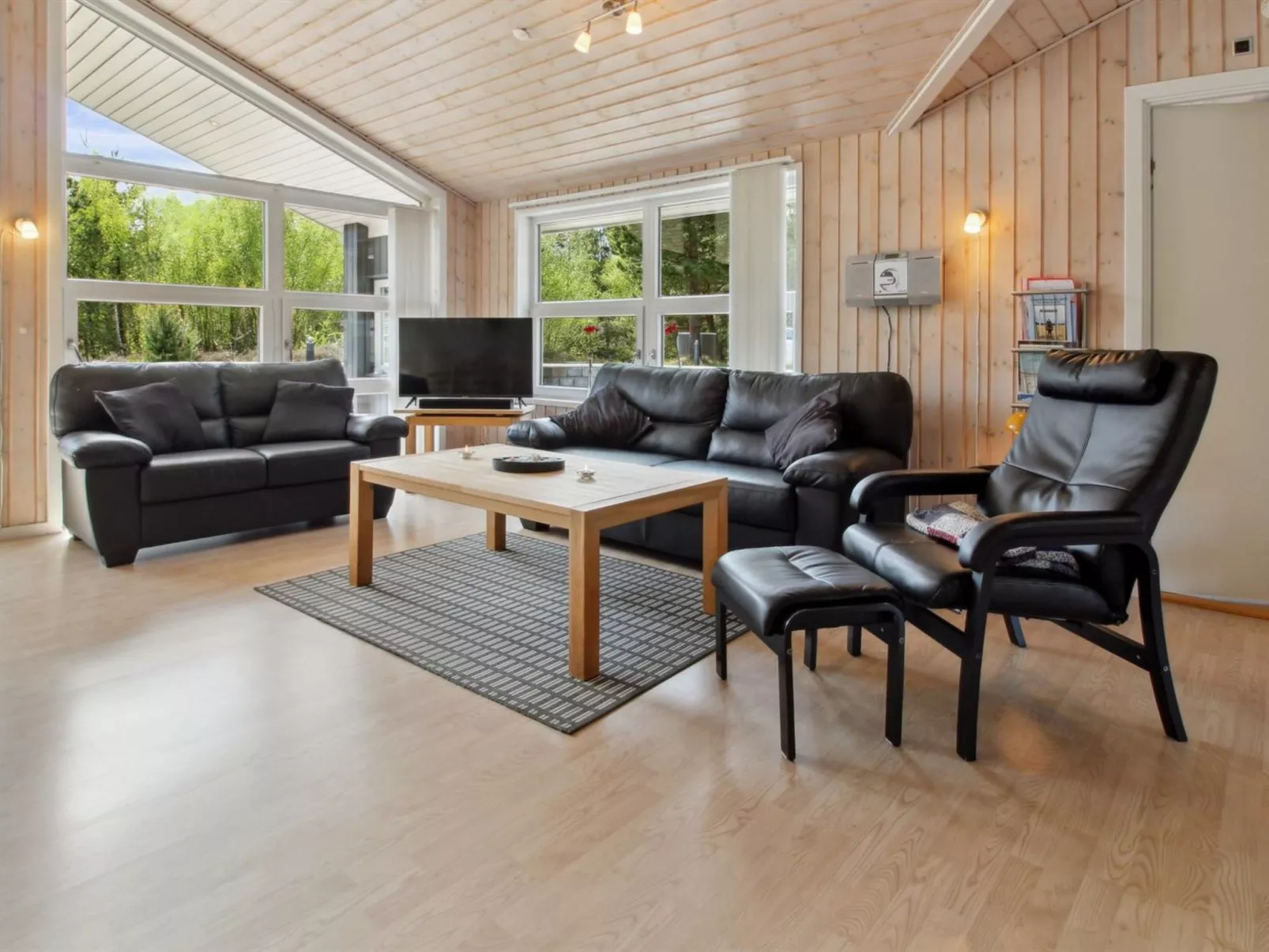 "Kiowa" - 4km from the sea-Drinnen