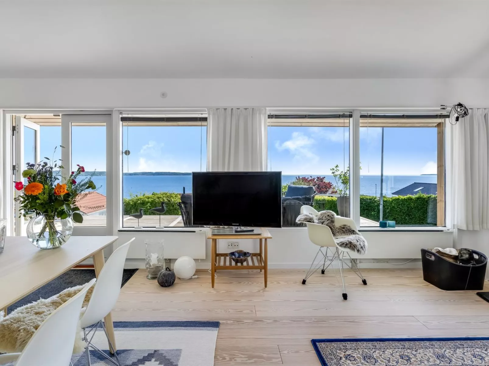 "Tobias" - 45m to the fjord-Drinnen