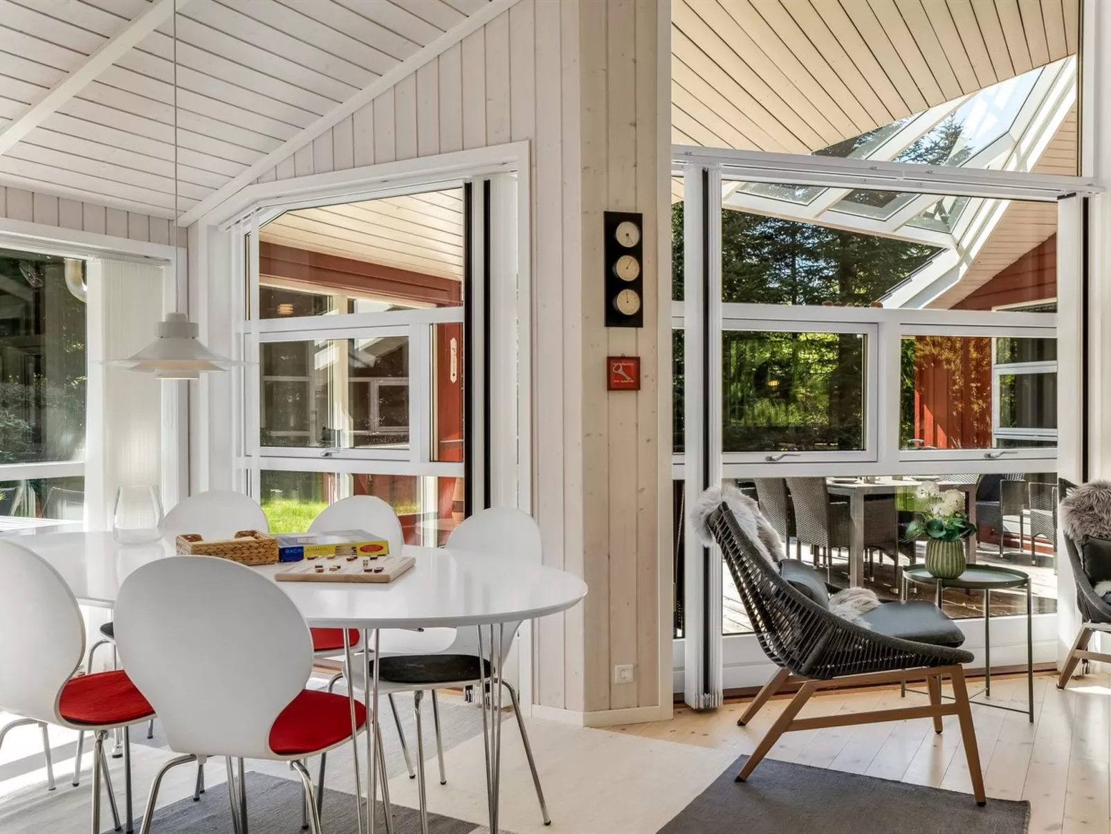 "Atti" - 500m to the fjord-Drinnen