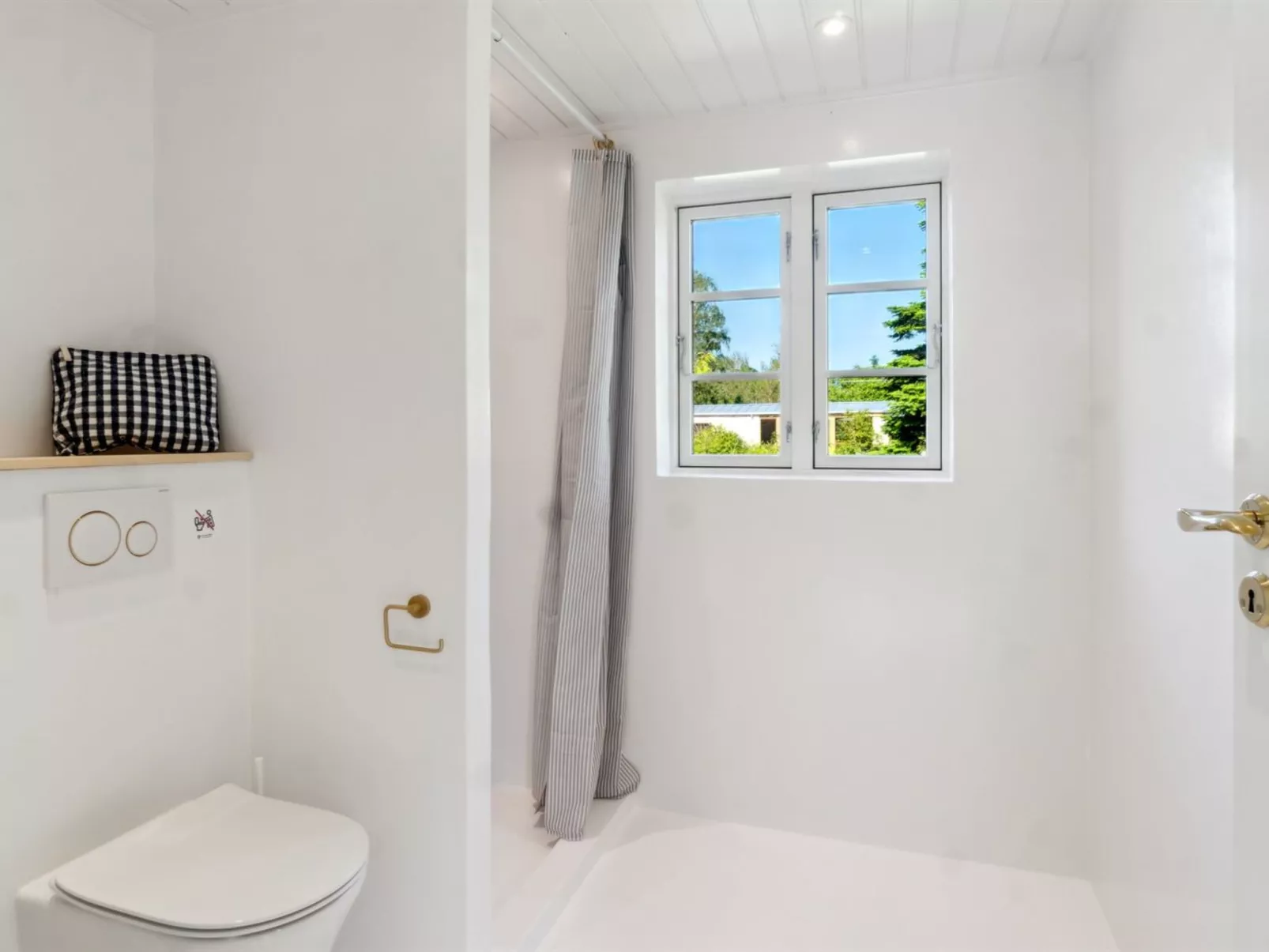 "Thrym" - 2.5km from the sea-Inside