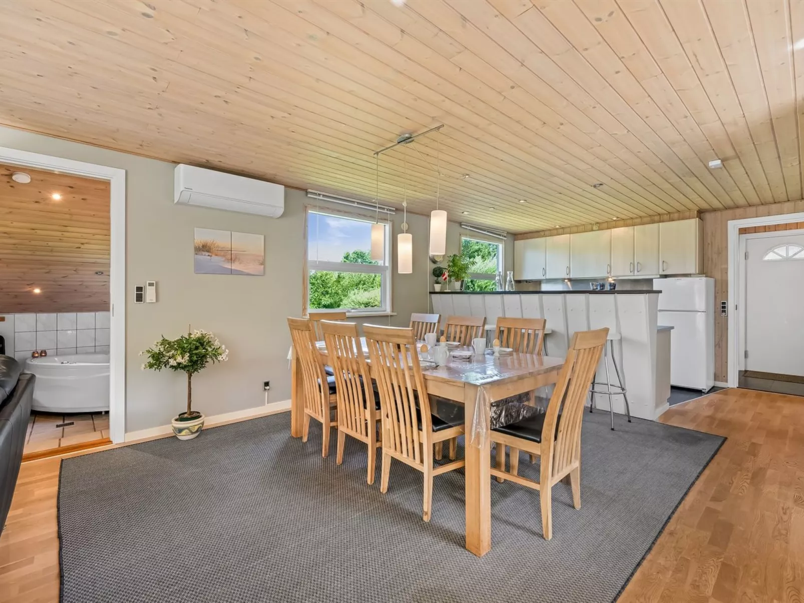 "Mina" - 600m to the fjord-Drinnen