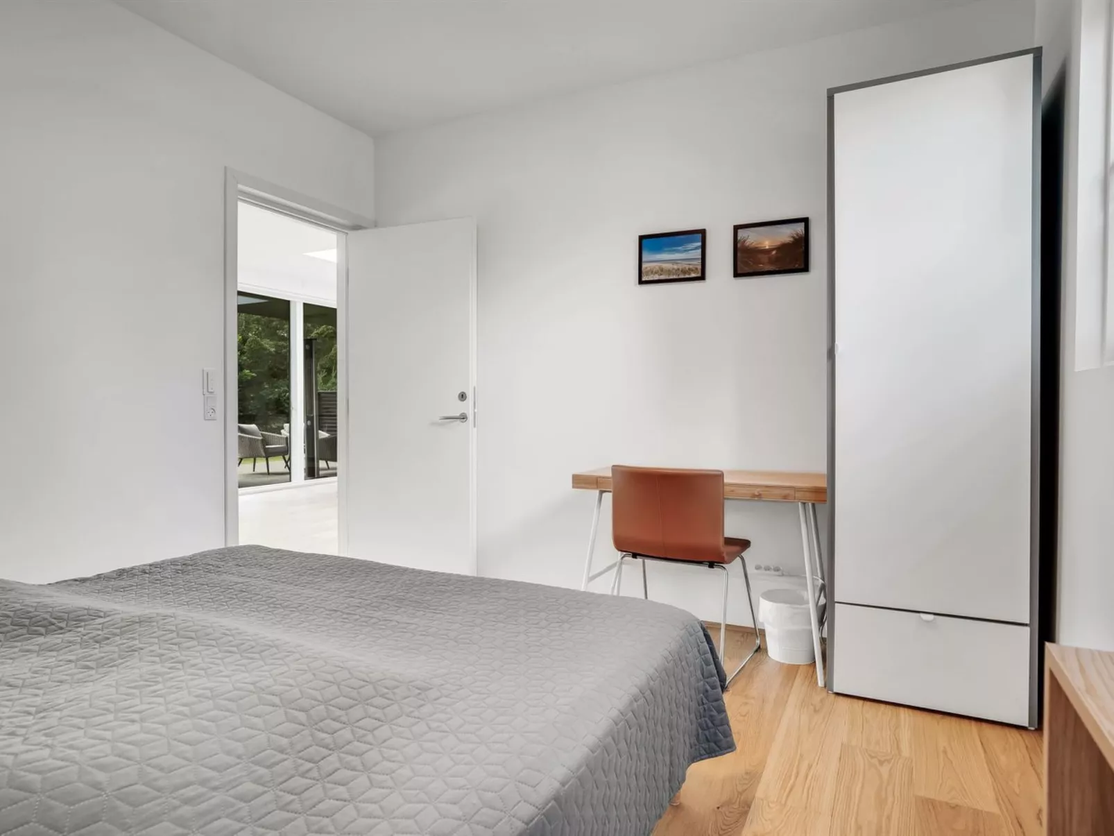 "Jonas" -  from the sea-Dedans