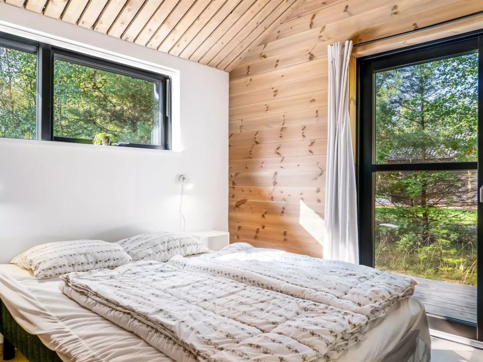 "Arbnora" -  from the sea-Dedans