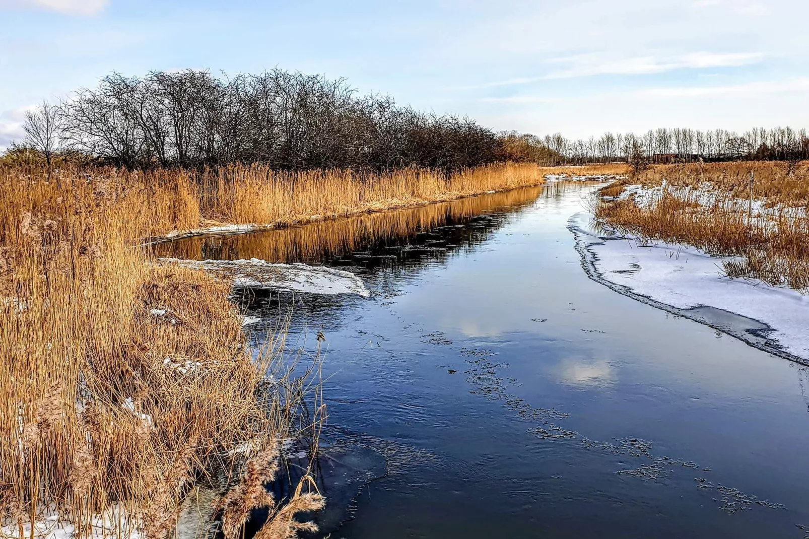 4 star holiday home in-Water view