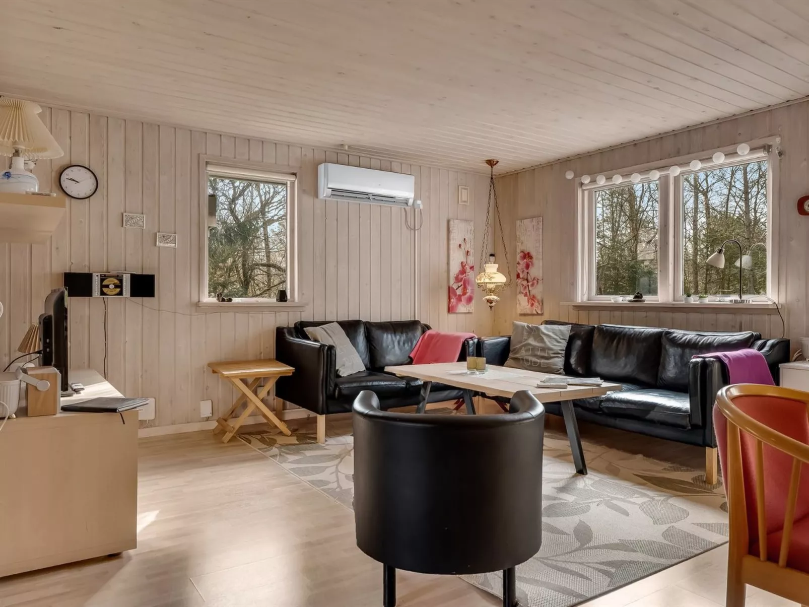 "Iris" - 200m to the fjord-Inside