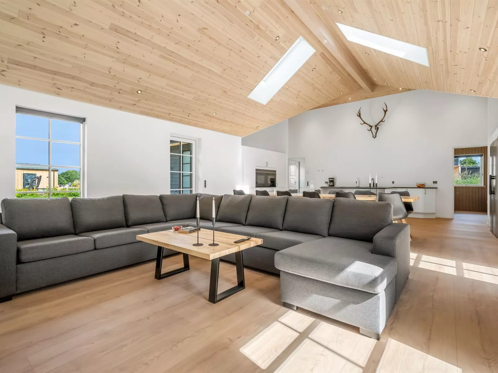 "Osa" -  from the sea-Drinnen