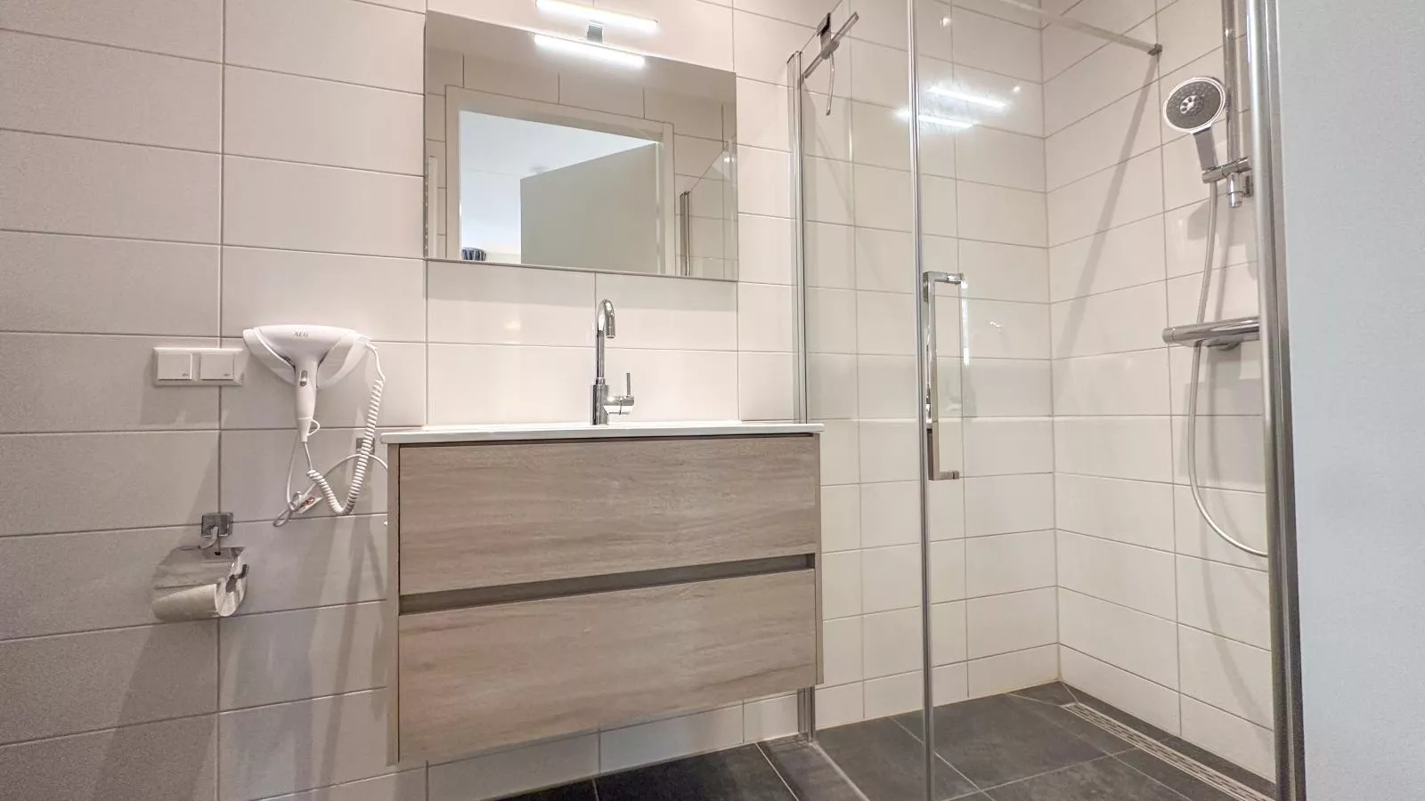 Happy Beach 48-Bathroom