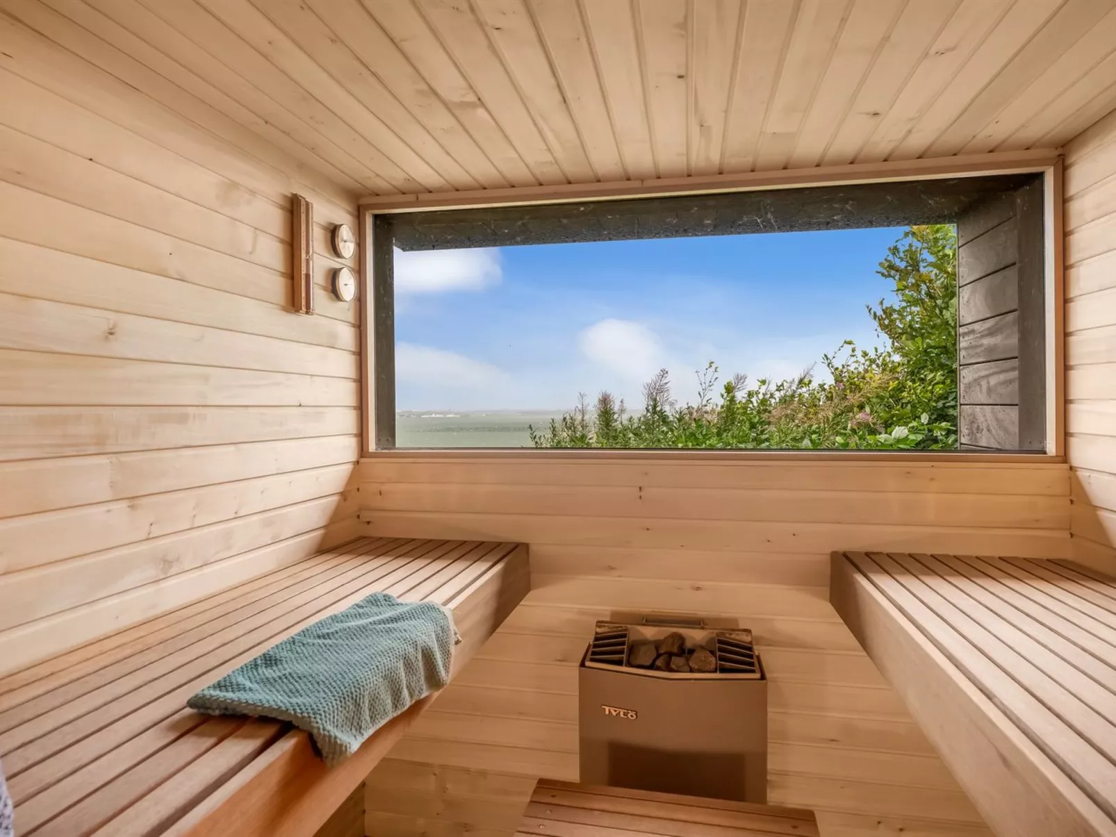 "Diderik" - 20m to the fjord-Outside