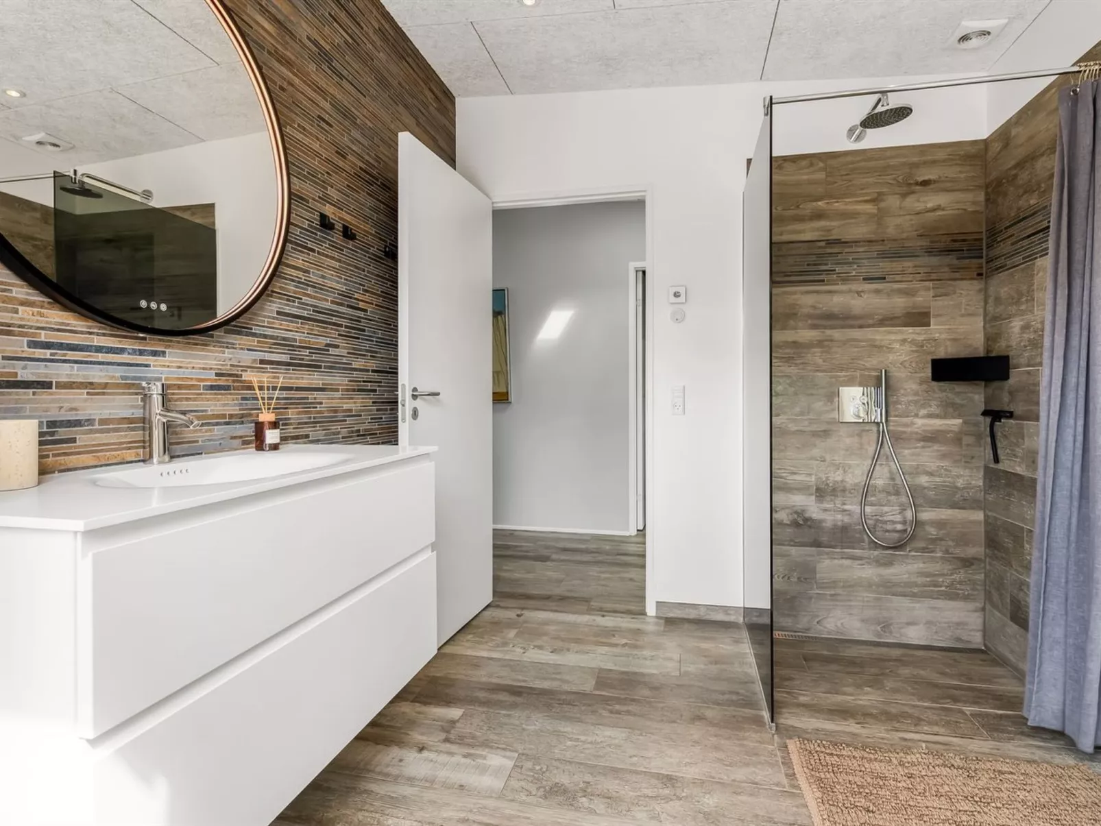 "Bondi" - 75m from the sea-Drinnen